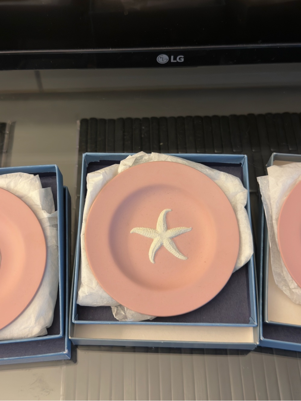 Set 3 Vintage Wedgewood pink Jasperware  plates, w/cream seashell theme + box